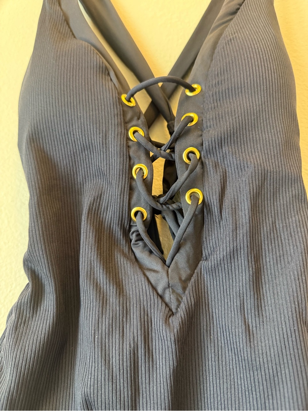 NWOT BECCA Modern Edge Ribbed Grommet One Piece Lace-Up Plunge Swimsuit Size Sm - Picture 6 of 12
